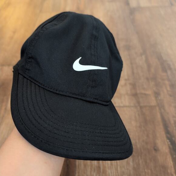 Nike Dri-Fit Featherlight Hat Cap Adjustable Performance Running Golf - Picture 1 of 5